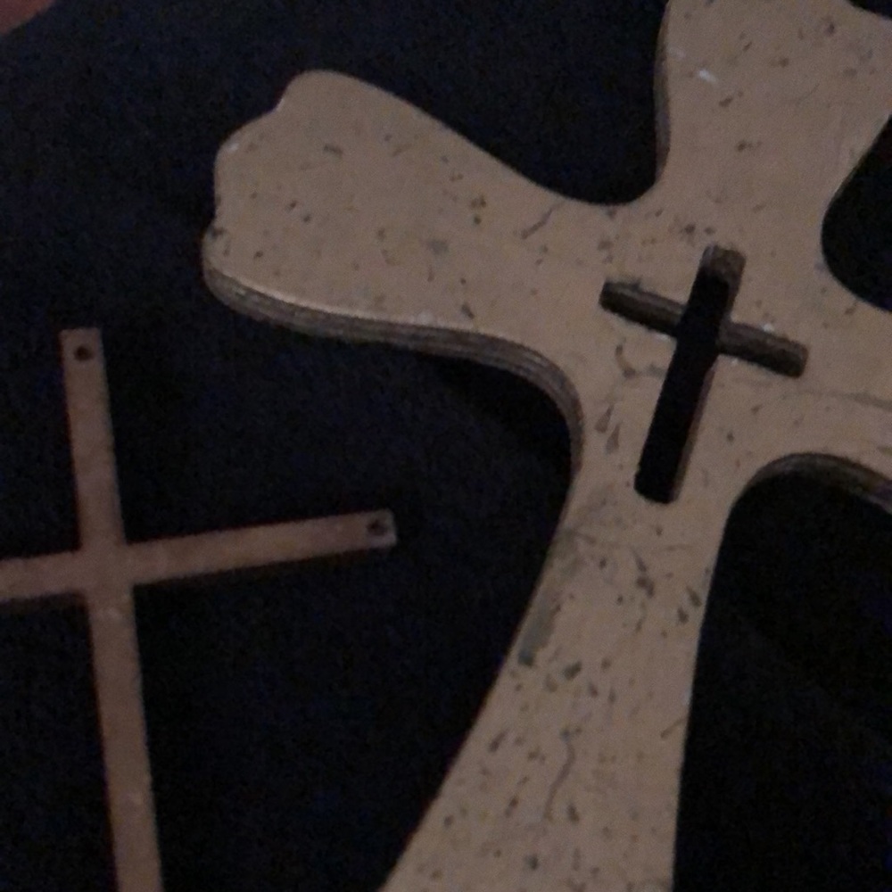 Two wall decor crosses - Picture 3 of 3